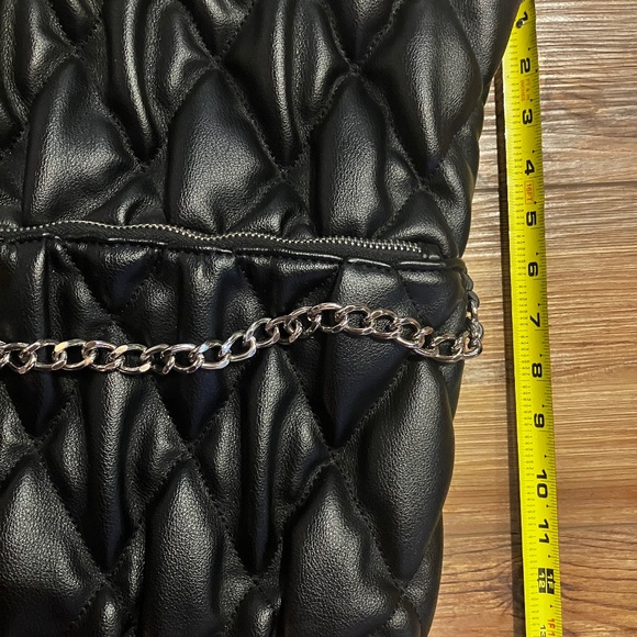 Steve Madden Quilted Black Backpack Purse Pockets Chain Zipper - Picture 5 of 6